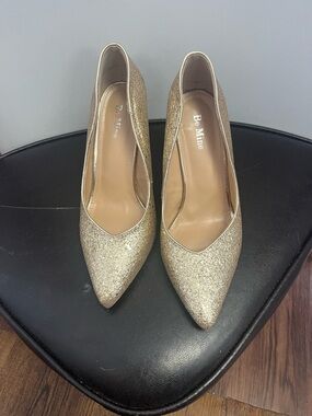 Be mine Sparkling Gold Pointed-Toe Pumps